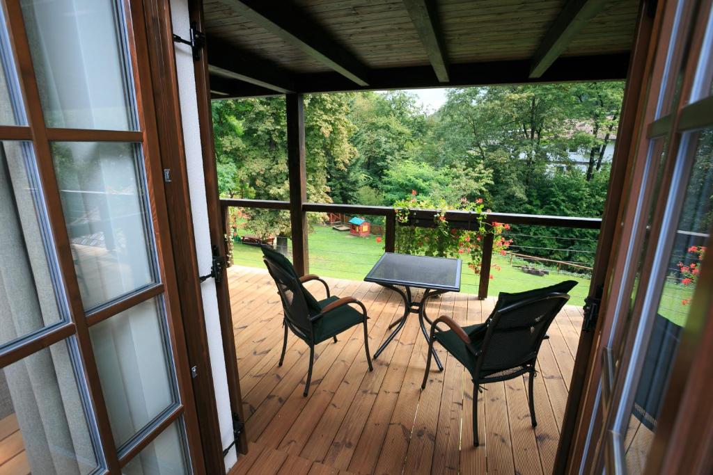 Balkón nebo terasa v ubytování Hotel a restaurace U Vychopňů