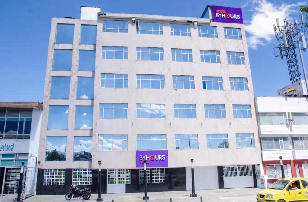 Hotel ByHours Las Américas - Housity