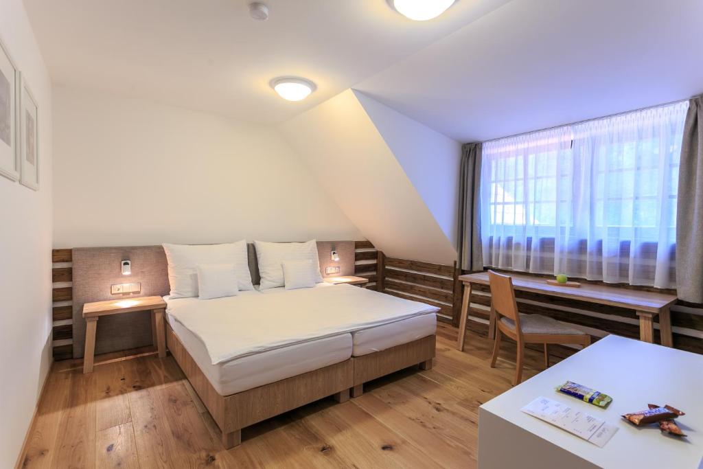 Postel nebo postele na pokoji v ubytování Hotel a restaurace U Vychopňů