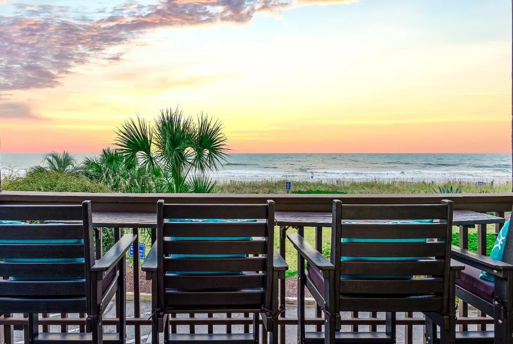 Modern Escape - Luxe Oceanfront 2BR with Epic Kitchen, Pool, Parking