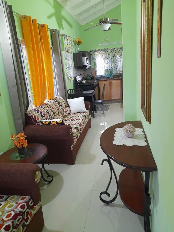 Kuchyň nebo kuchyňský kout v ubytování Serene Hideaway Guesthouse in Gated Stonebrook Manor