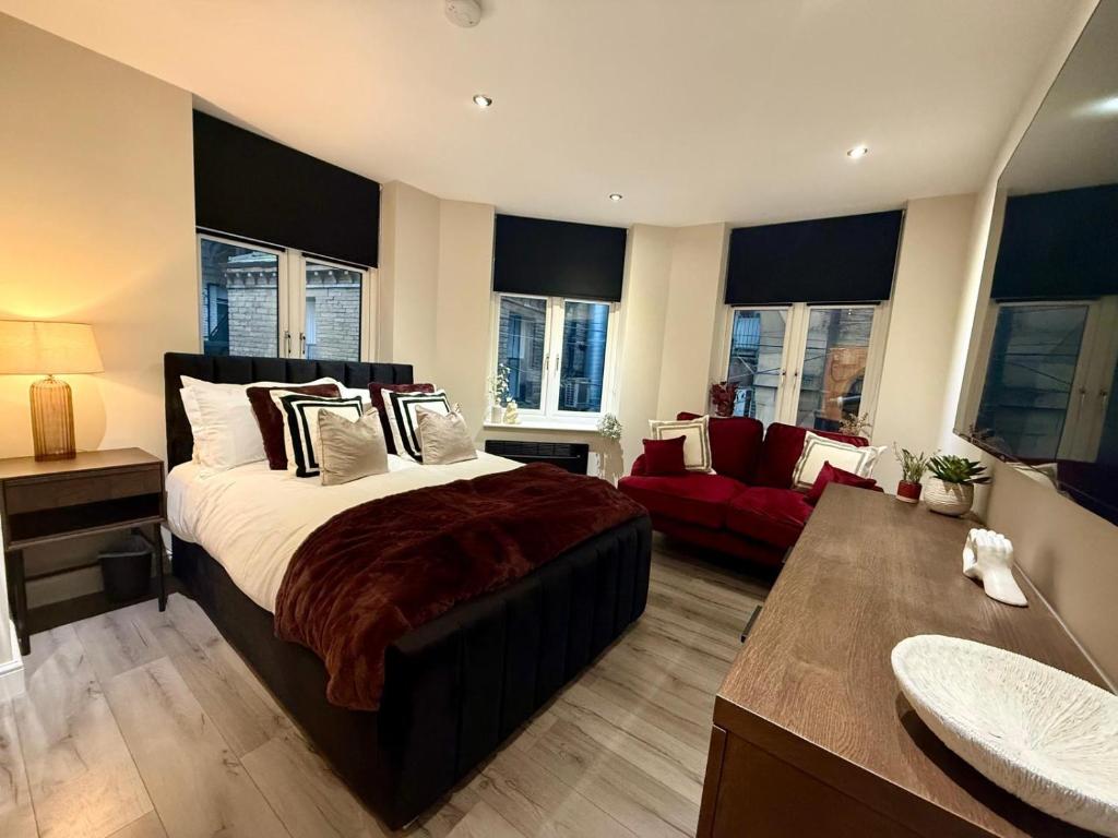 Postel nebo postele na pokoji v ubytování Cozy Studio Flat in Bradford City Centre