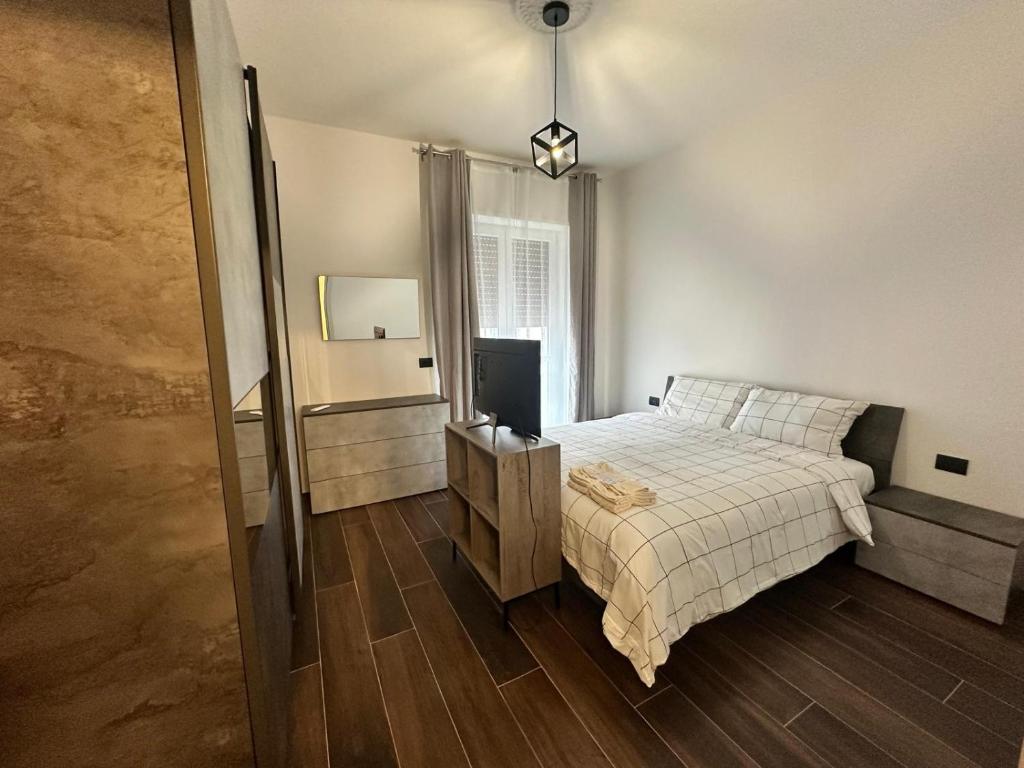 a bedroom with a bed and a television in it at Dante appartamento 1 in Fagnano Olona