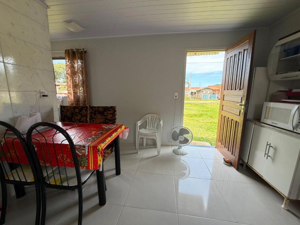 Køkken eller tekøkken på Casa de praia familiar a 1km do mar