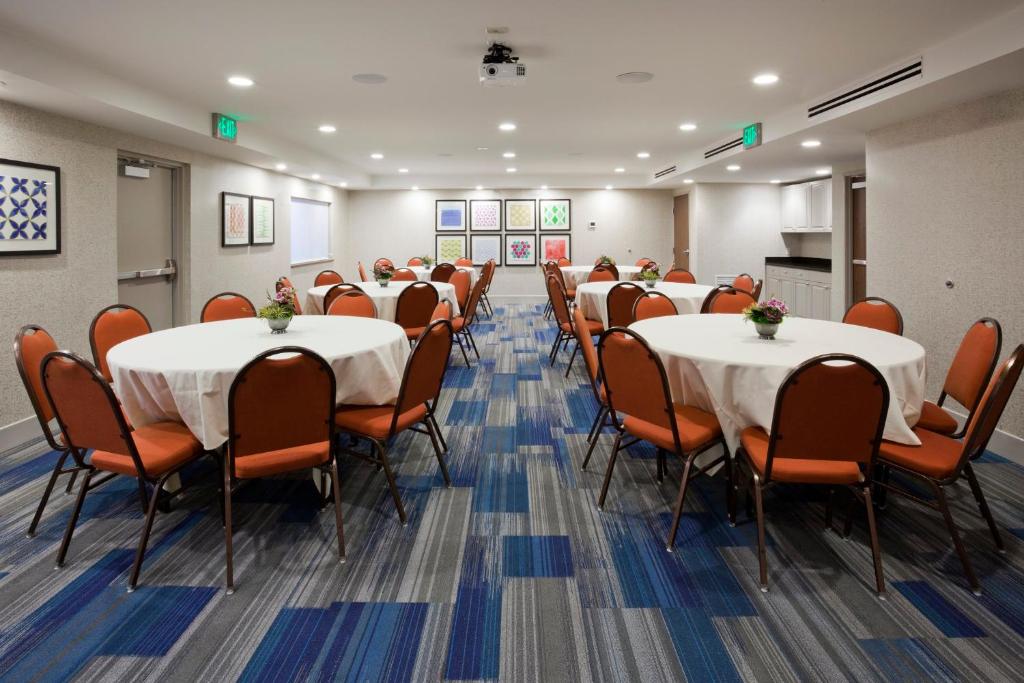 Holiday Inn Express & Suites Minneapolis - West End by IHG photo