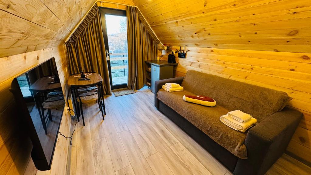 Foto dalla galleria di IezerVenture Cabins - Pai a Şelari