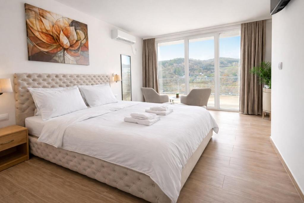 Giường trong phòng chung tại Green panorama Vrdnik