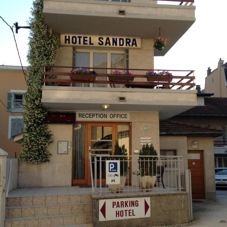 Budova, kde se hotel nachází