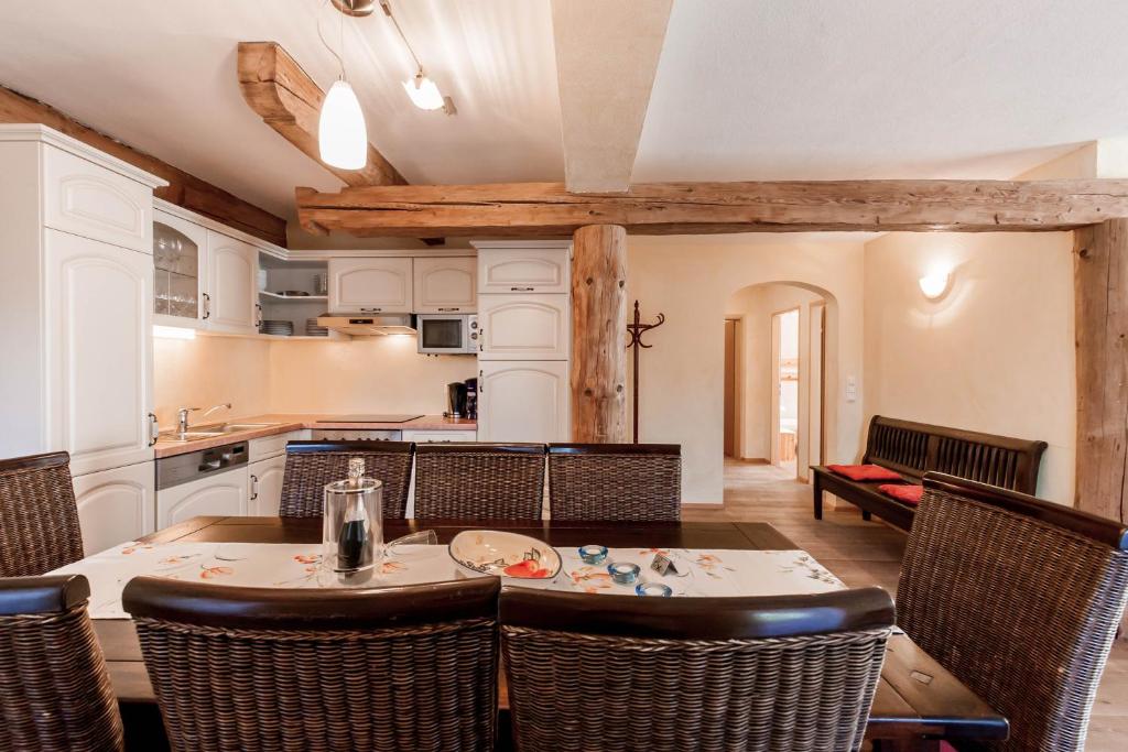 Alimonte Romantic Appartements - Three-Bedroom Apartment