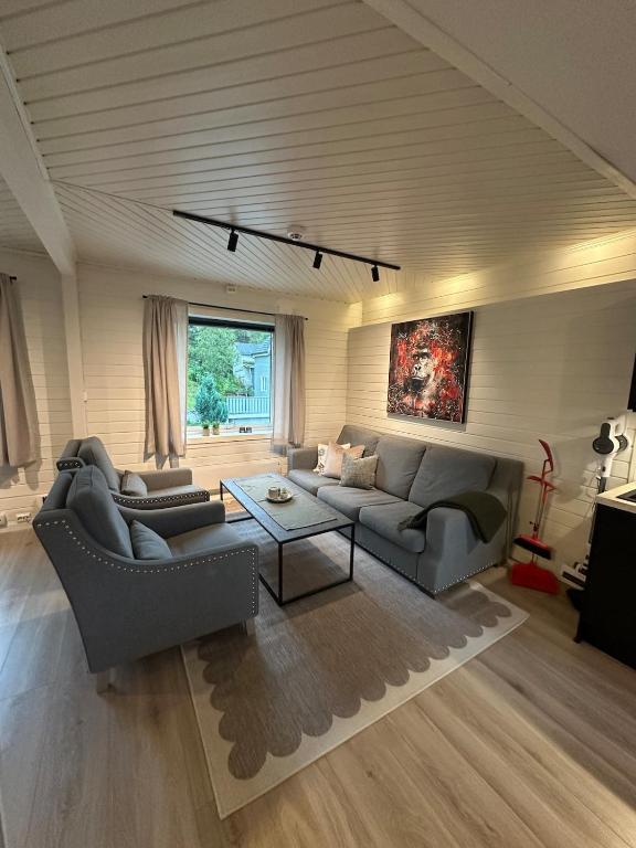 Photo inspiration: Apartments In Walking Distance To Major Cities Attractions Reference: Nice Four Room Apartment Walking Distance To The City Center