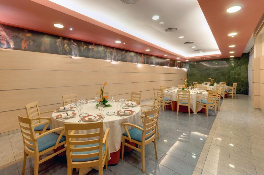 Restaurace v ubytování Sol Port Cambrils Hotel