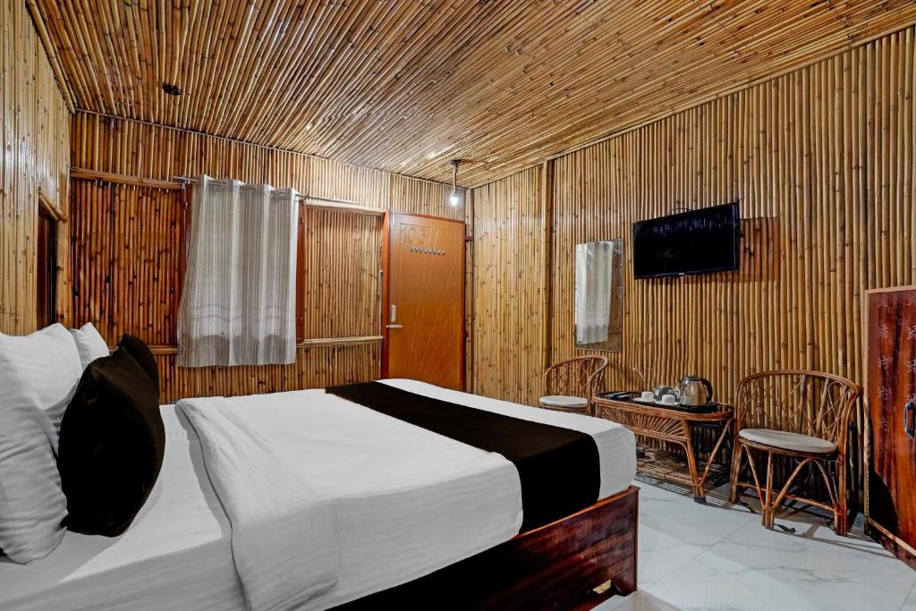 Et tv og/eller underholdning på Spot on Naro Eco Resort