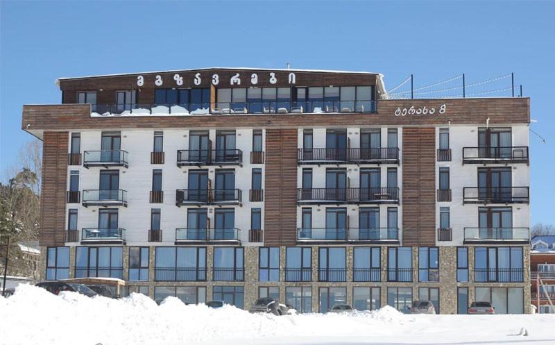 een groot gebouw met sneeuw ervoor bij Ski Resort Bakuriani in Bakuriani