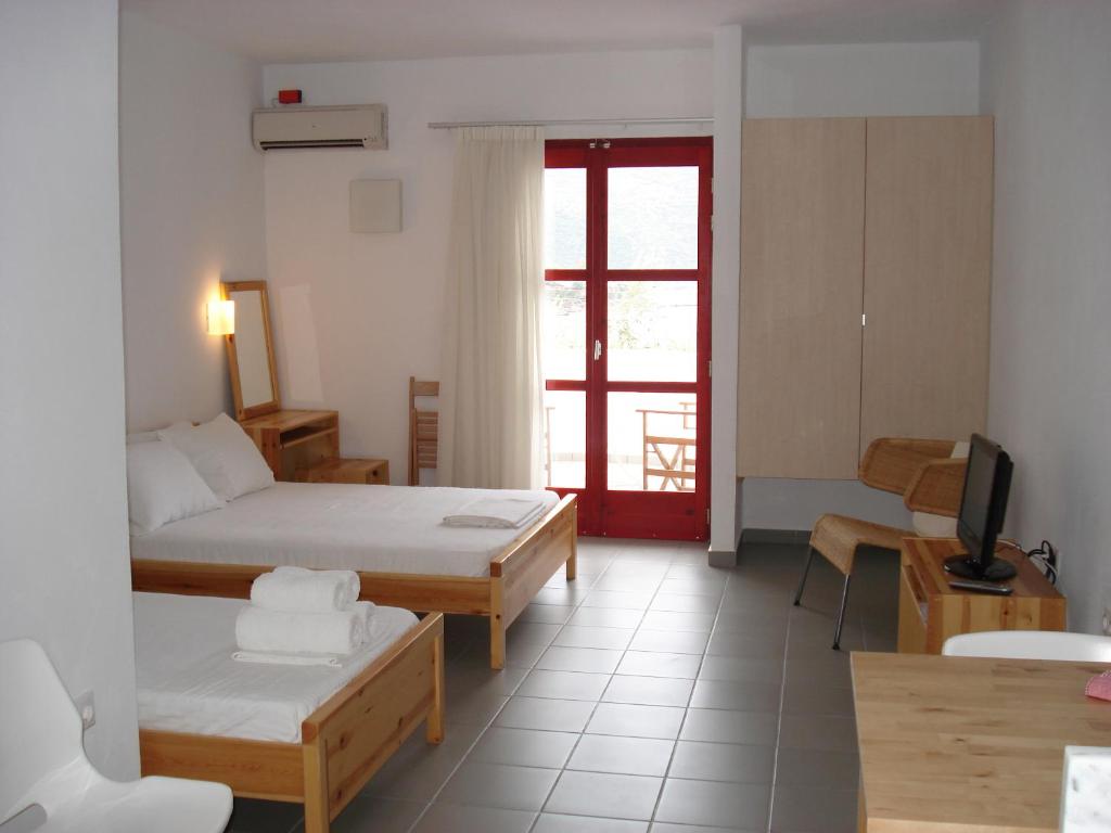 Posteľ alebo postele v izbe v ubytovaní Kyfanta, studios & apartments in Kyparissi
