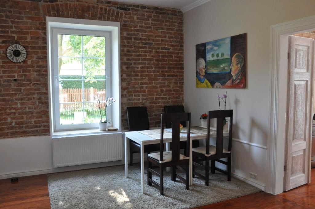 Posedenie v ubytovaní BE WELL 3-Rooms Apartment with Parking and Garden