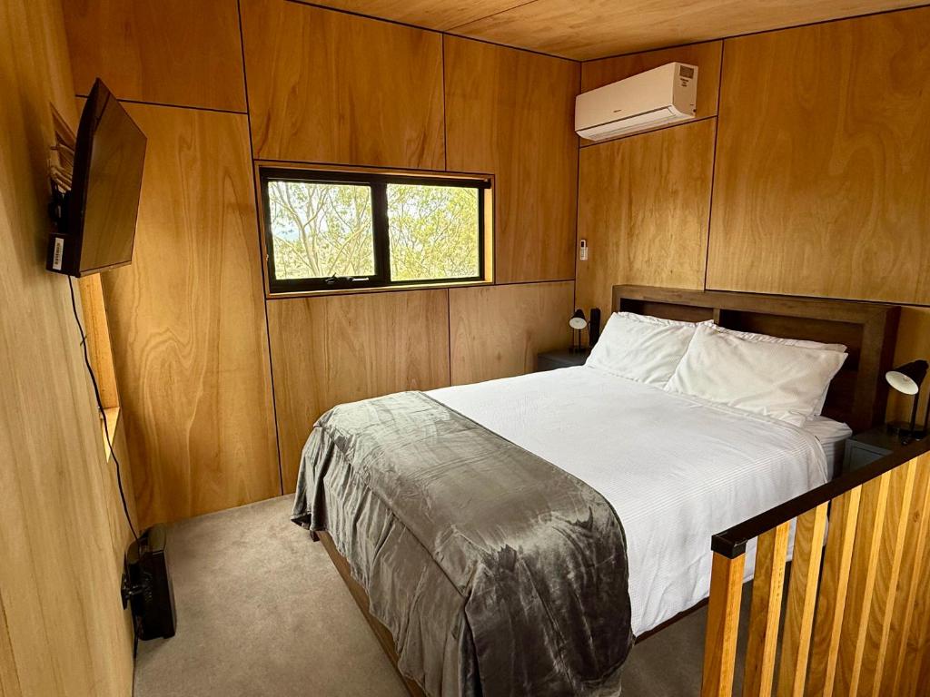 En eller flere senge i et værelse på Richmond Wildlife Haven