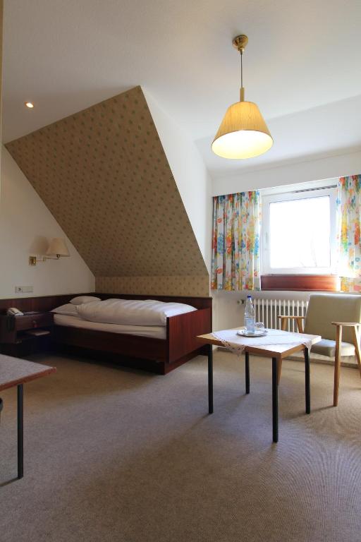 Postel nebo postele na pokoji v ubytování Hotel Gasthaus Tröster
