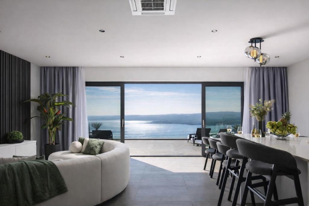 Luxury Villa Ida with Heated Pool, Hot Tub and Sauna