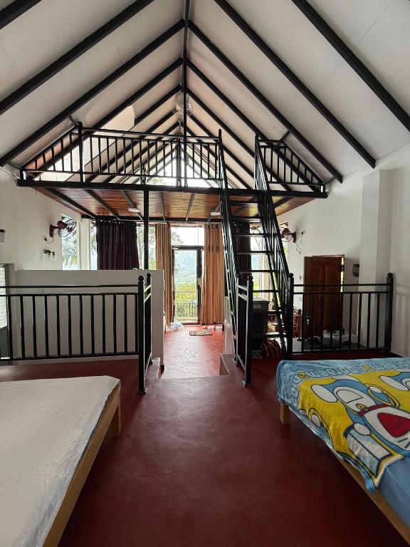 a bedroom with two beds in a room at Bliss Lodge Diyaluma in Demodara