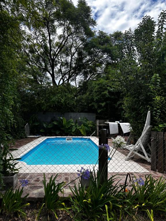 Swimmingpoolen hos eller tæt på Habitación doble con balcón y pileta en las sierras Unquillo