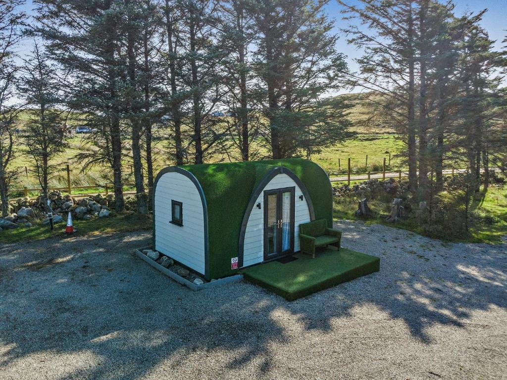 Vườn quanh Faltban Highland Cabin in Oldshoremore