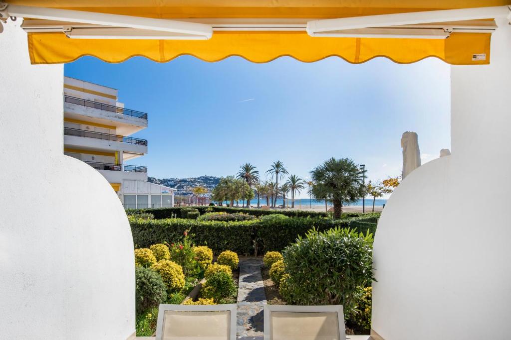 Apartamento a pie de playa, climatizado y parking