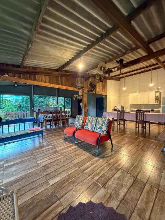 Swimmingpoolen hos eller tæt på Casa ampla com vista pra mata