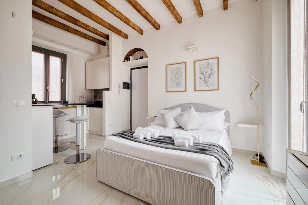 Stylish Retreat in the Tortona District by Stay Mastery
