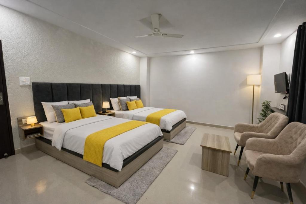 Giường trong phòng chung tại Hotel La Costa, Haridwar