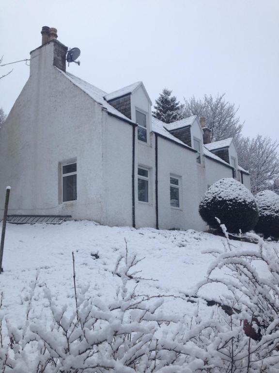 Charming cottage close to the Cairngorms trong mùa đông