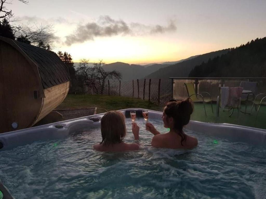 Ubernachtung Im Fass Mit Whirlpool