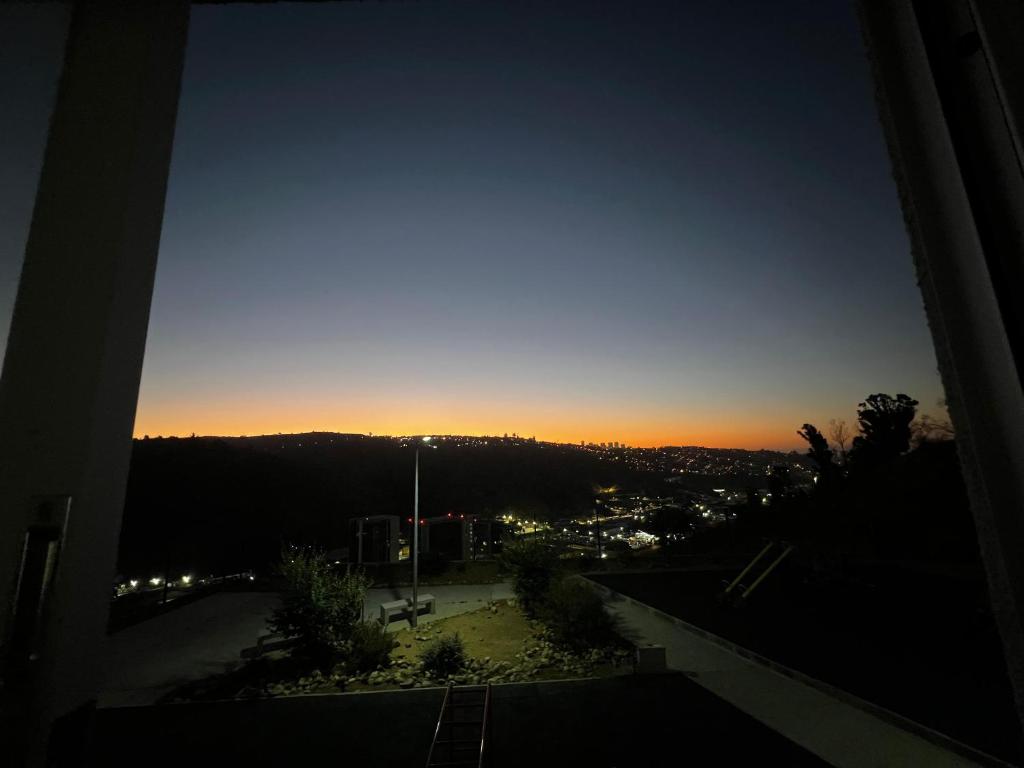 Solopgangen eller solnedgangen set fra lejligheden