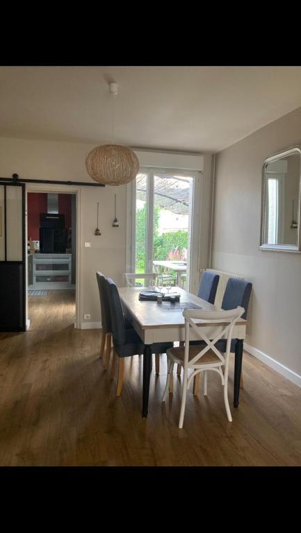 3-bedroom house with garden, near city center