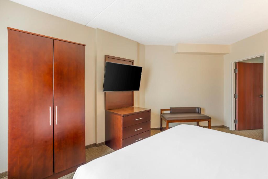 Comfort Suites State College near Penn State - Steps Away from PSU! photo