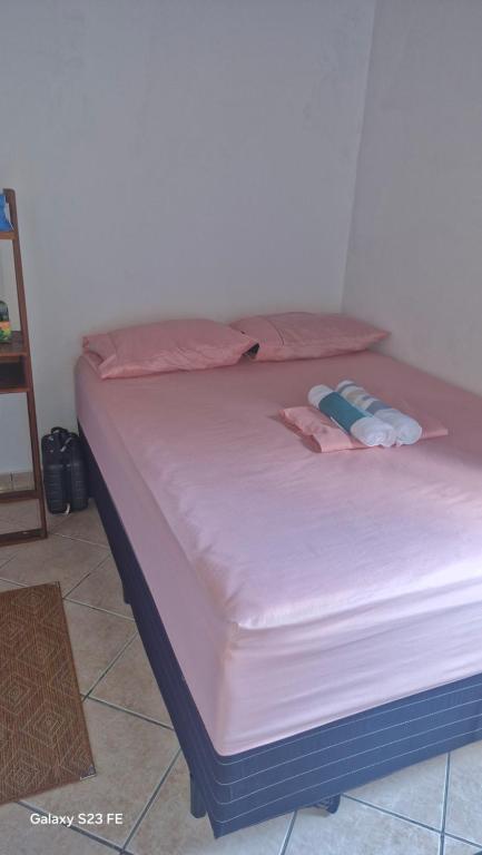 due materassi posti su un letto in una stanza di Refúgio baiano Ilhéus WI-FI a Ilhéus