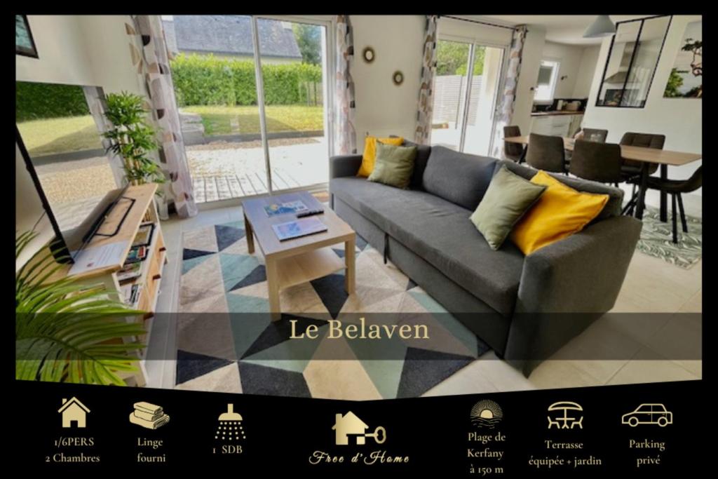 ein Wohnzimmer mit Sofa und Tisch in der Unterkunft Le Belaven, Neuf, Cosy, Terrasse, jardin, Kerfany Plage, 1 à 6 pers in Moëlan-sur-Mer