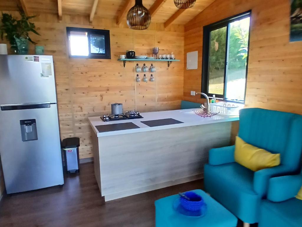 a kitchen with a refrigerator and a stove at Cabaña Martina con Jacuzzi in Marinilla
