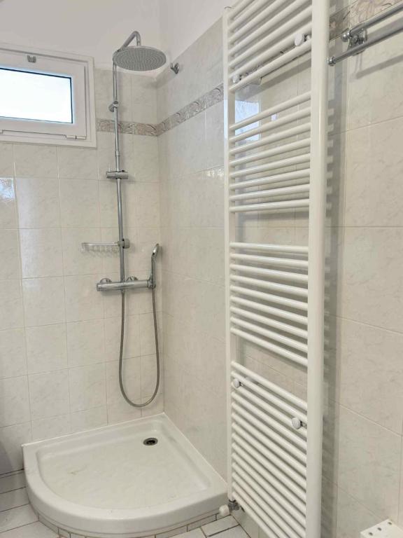 Bany a Olympus Embrace