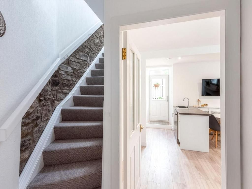 Meadow Hill Cottage with Private Garden, Crieff 7