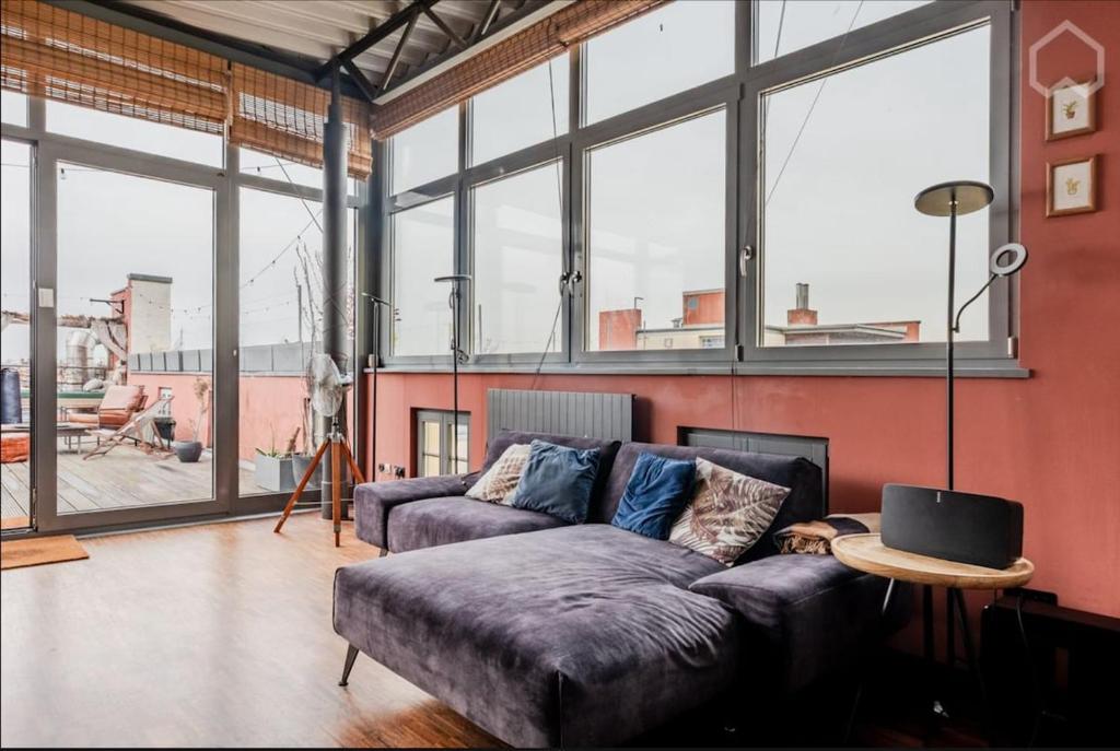 Designer Loft with Big Rooftop and Office, Berlim (preços atualizados ...