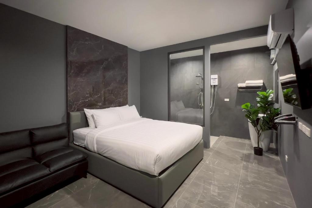 En eller flere senge i et værelse på HK Villa Resort