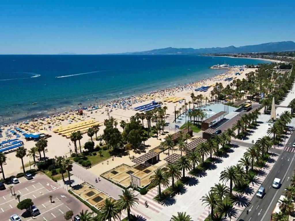 Apartment Große Wohnung in Salou by Interhome