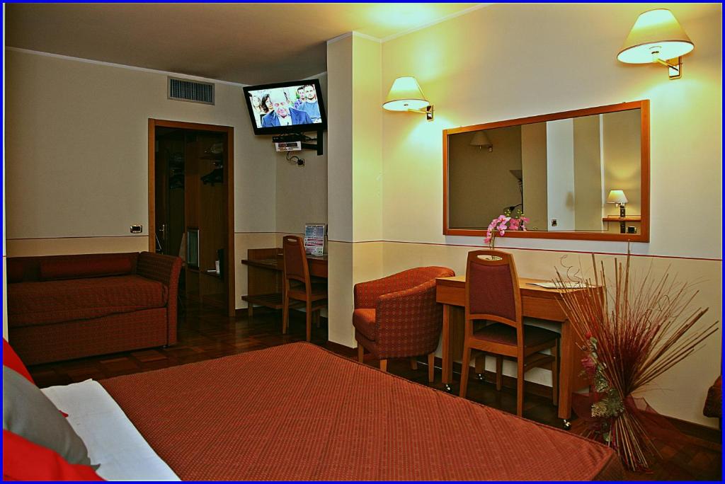 TV a/nebo společenská místnost v ubytování Hotel Meeting