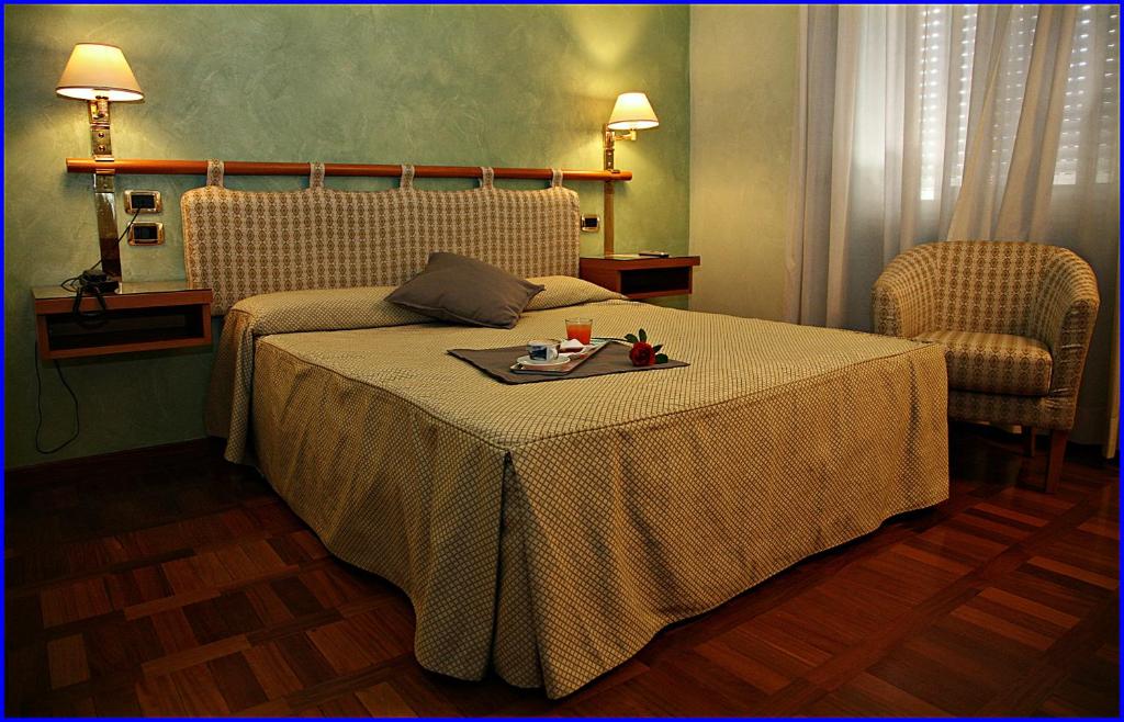 Postel nebo postele na pokoji v ubytování Hotel Meeting