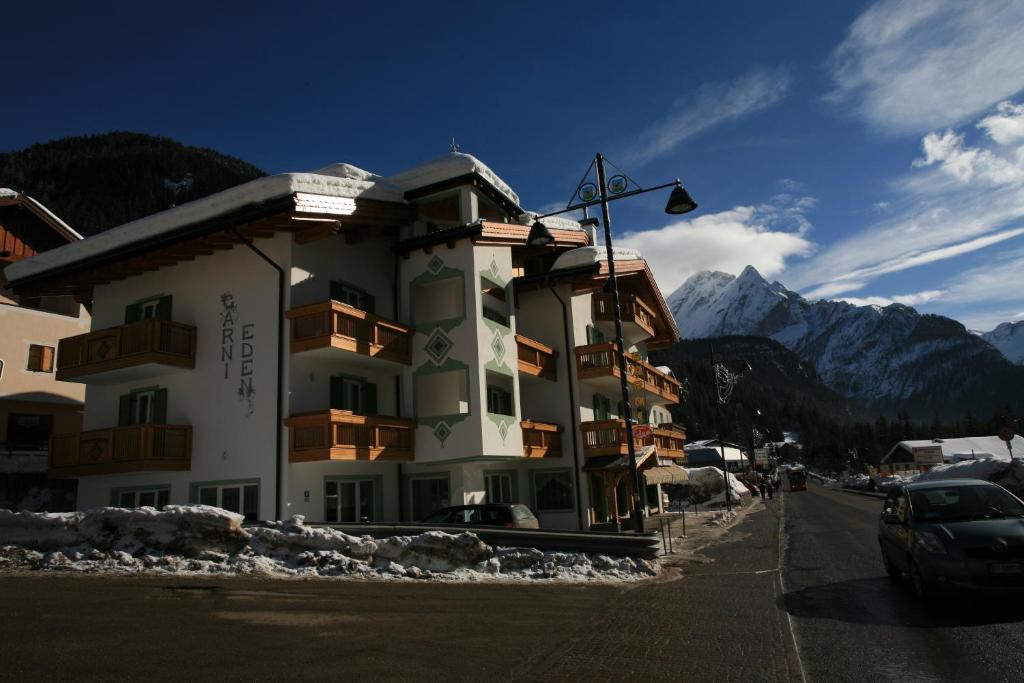 Nespecifikovaný výhled na hory nebo výhled na hory při pohledu z hotelu