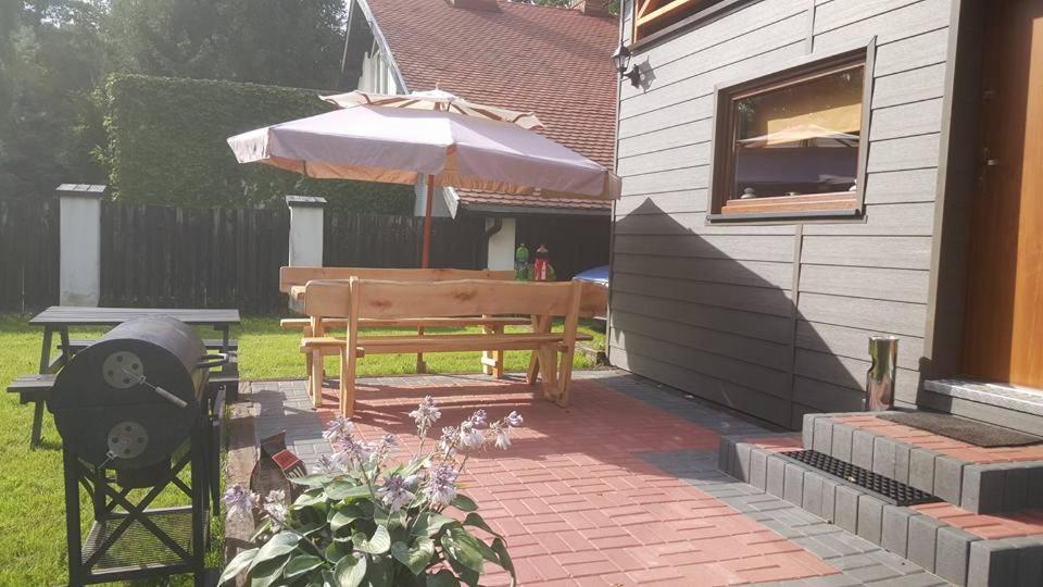 Vonkajšia záhrada v ubytovaní Domek letniskowy nad jeziorem w Stęszewku