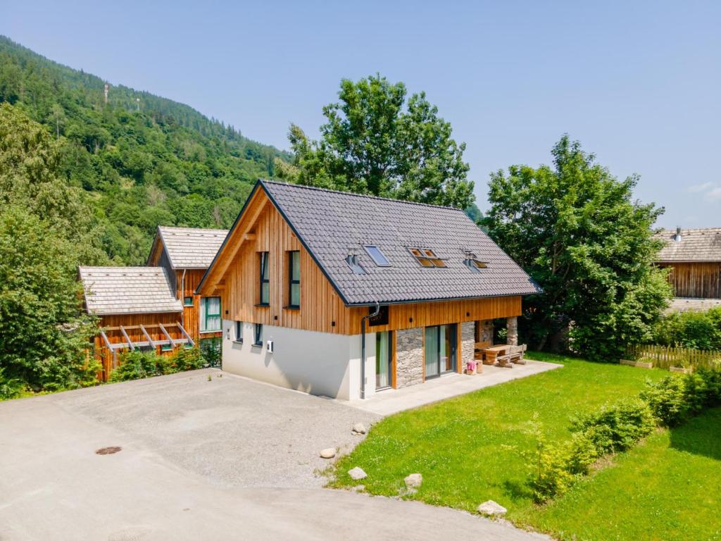 a house in the mountains with a driveway at Mountain Chalet Luxx in Sankt Lorenzen ob Murau
