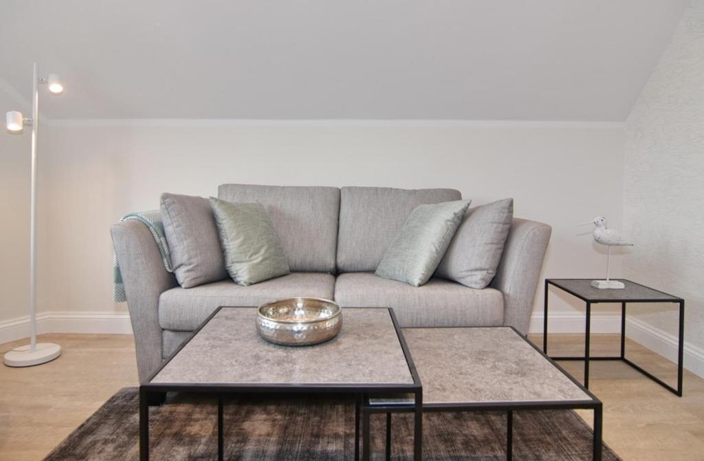 a living room with a couch and a table at Luv & Lee, Whg 11a in Westerland