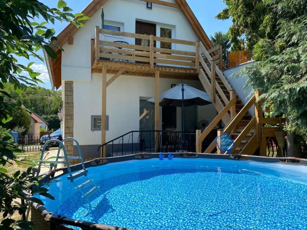 Bazén v ubytování Müller's holiday home Harmony nebo v jeho okolí