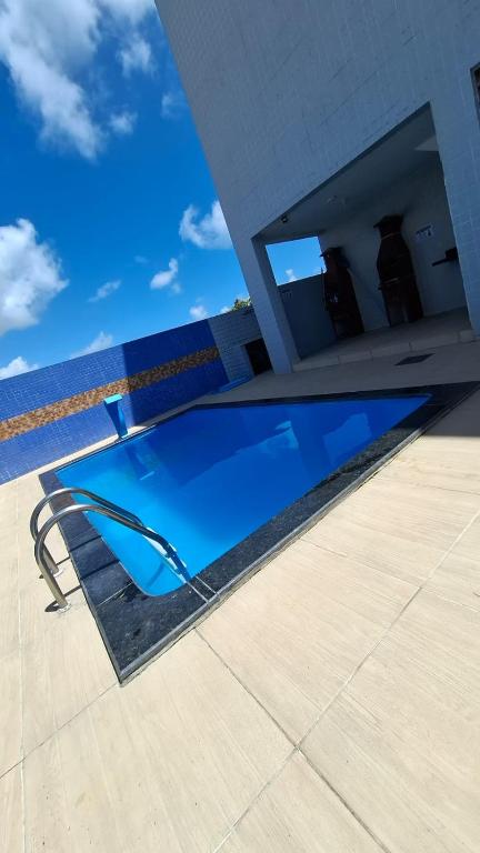 a view from underneath the wing of an airplane at Apartamento em Jacumã in Conde